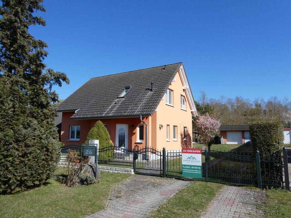 Thumbnail-Sehr schönes bezugsfertiges Einfamilienhaus mit Kamin, Photovoltaik, Überdachte Terrasse – Doppelgarage mit Werkstatt, Pool, Pavillon