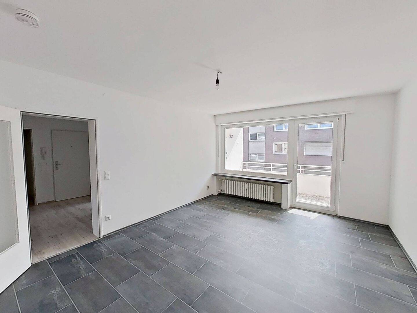 Thumbnail-Geräumige und gut geschnittene 3-Zimmer-Wohnung mit BALKON und Wannenbad