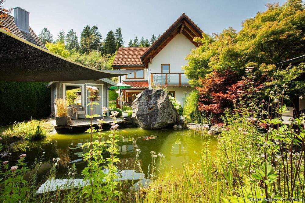 Thumbnail-Seltenheit: Familienidyll mit Wellnessfaktor - Einfamilienhaus mit Naturteich, Sauna & Whirlpool