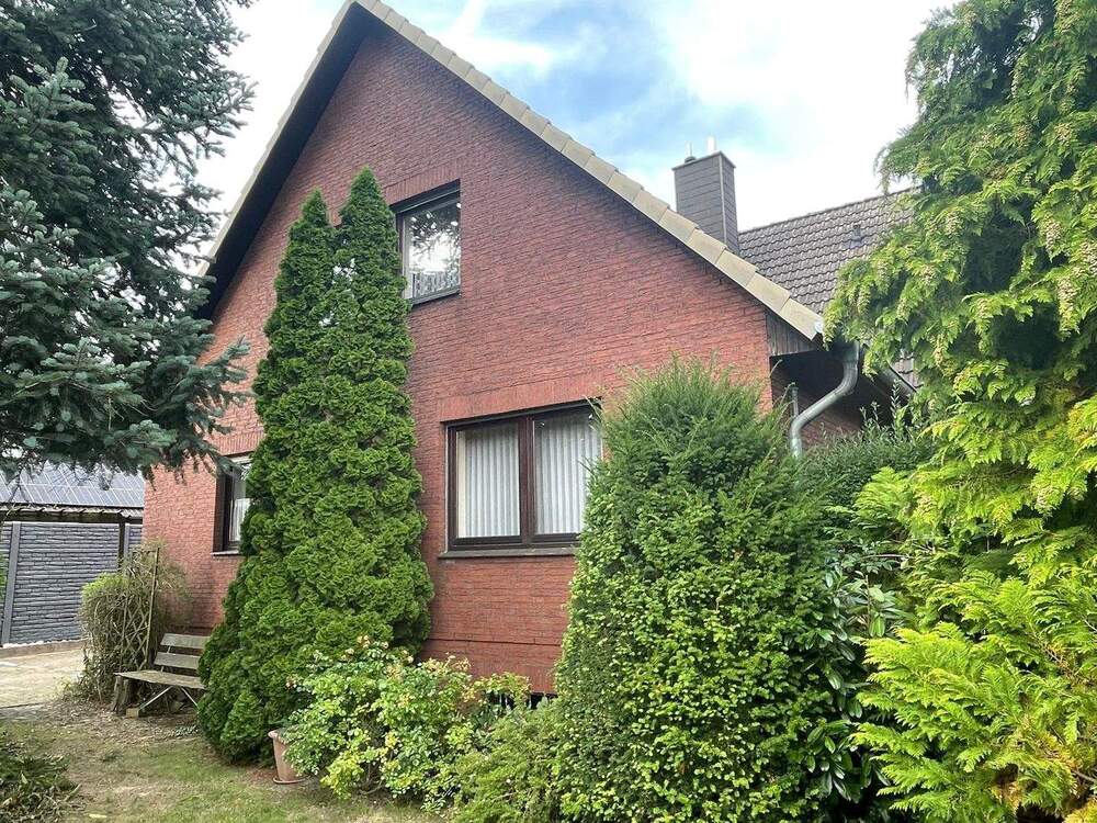 Einfamilienhaus mit Einliegerwohnung u. großem Garten