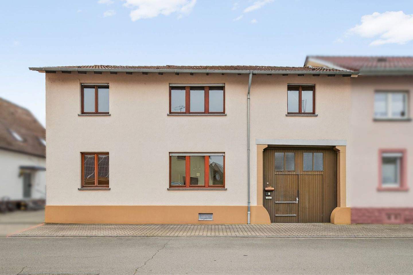 Thumbnail-Zweifamilienhaus mit großem Grundstück, Scheune und Dachterrasse in Linkenheim-Hochstetten