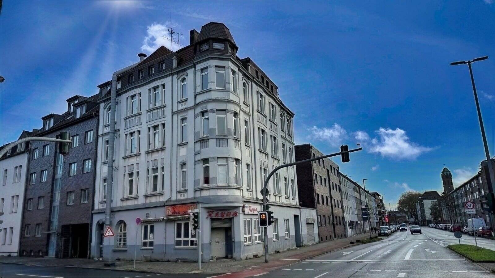 Thumbnail-Lukratives Entwicklungsobjekt - Mehrfamilienhaus mit Gewerbe zur eigenen Neugestaltung