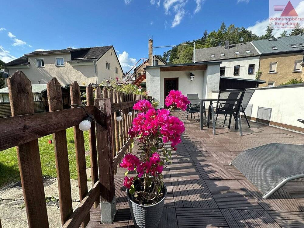 Thumbnail-Vielseitiges Zweifamilienhaus - Wohnkomfort in Schönheide