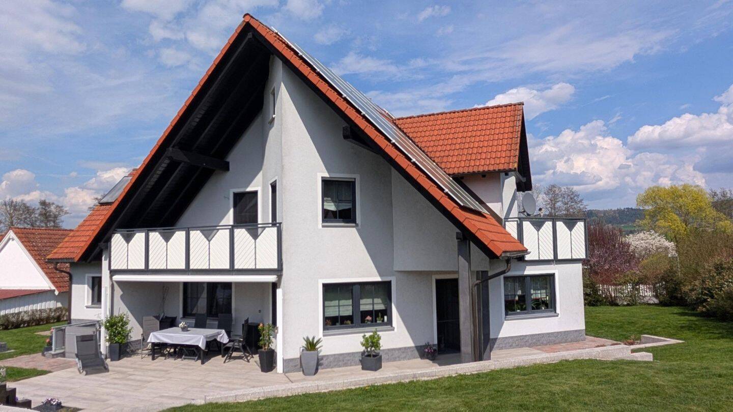 Thumbnail--Maklerfrei- Top gepflegtes, komfortables Familienhaus mit nachhaltiger Technik und Traumgarten