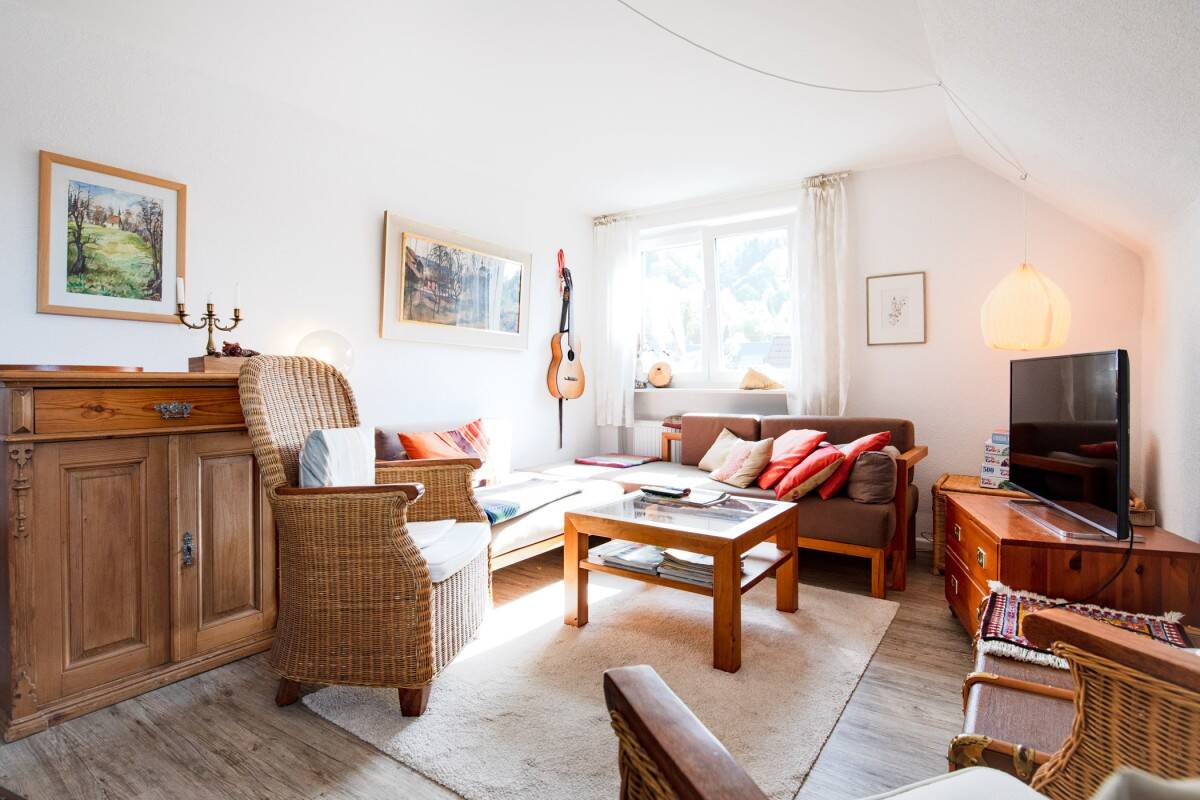 Thumbnail-Modernisierte 3-Zi.-DG-Wohnung (2019) mit Garage in Wehr