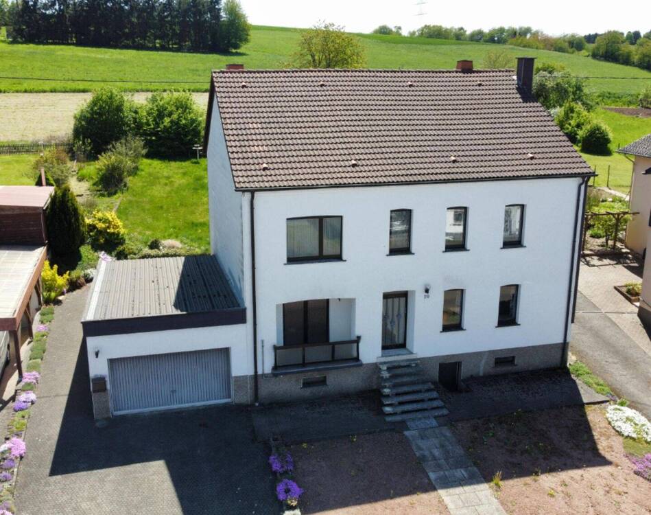 Thumbnail-Großzügiges EinZweifamilienhaus mit 170 m² Wohnfläche auf 1.100 m² Grundstück