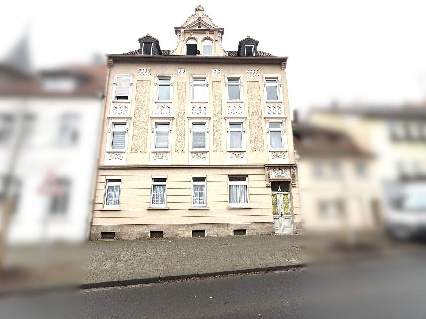Thumbnail-Sanierungsbedürftiges Mehrfamilienhaus in exklusiver Lage von Fulda unmittelbar zum Dom!