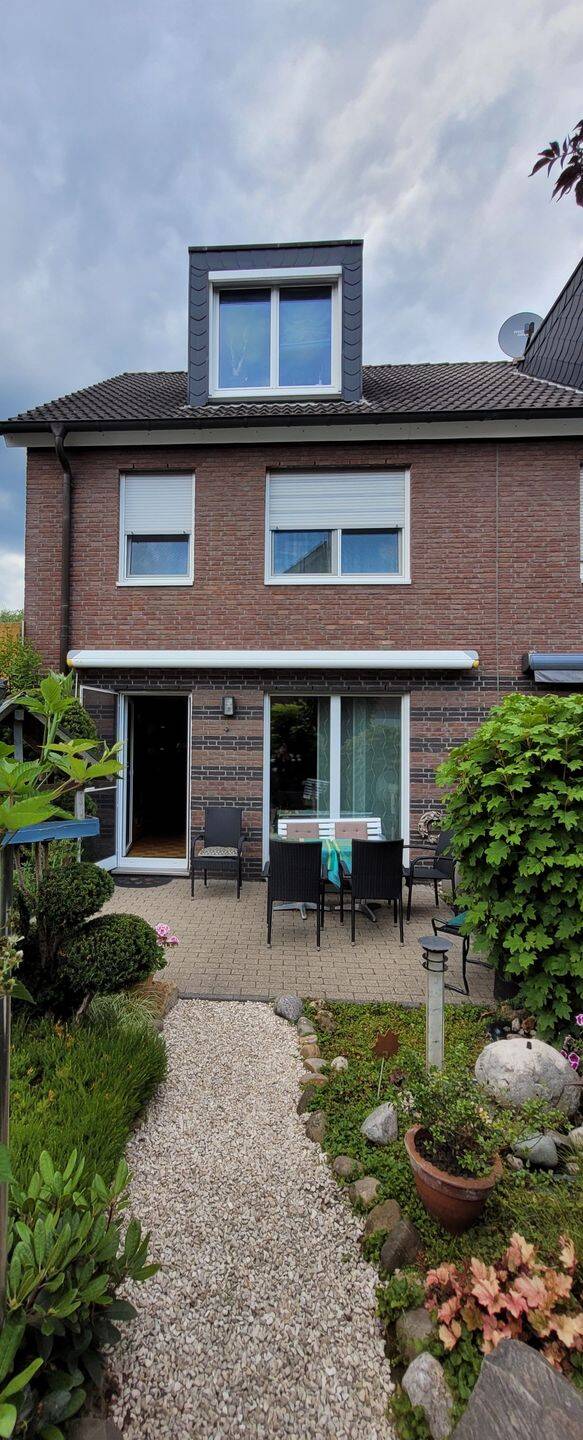 Rückansicht mit Terrasse