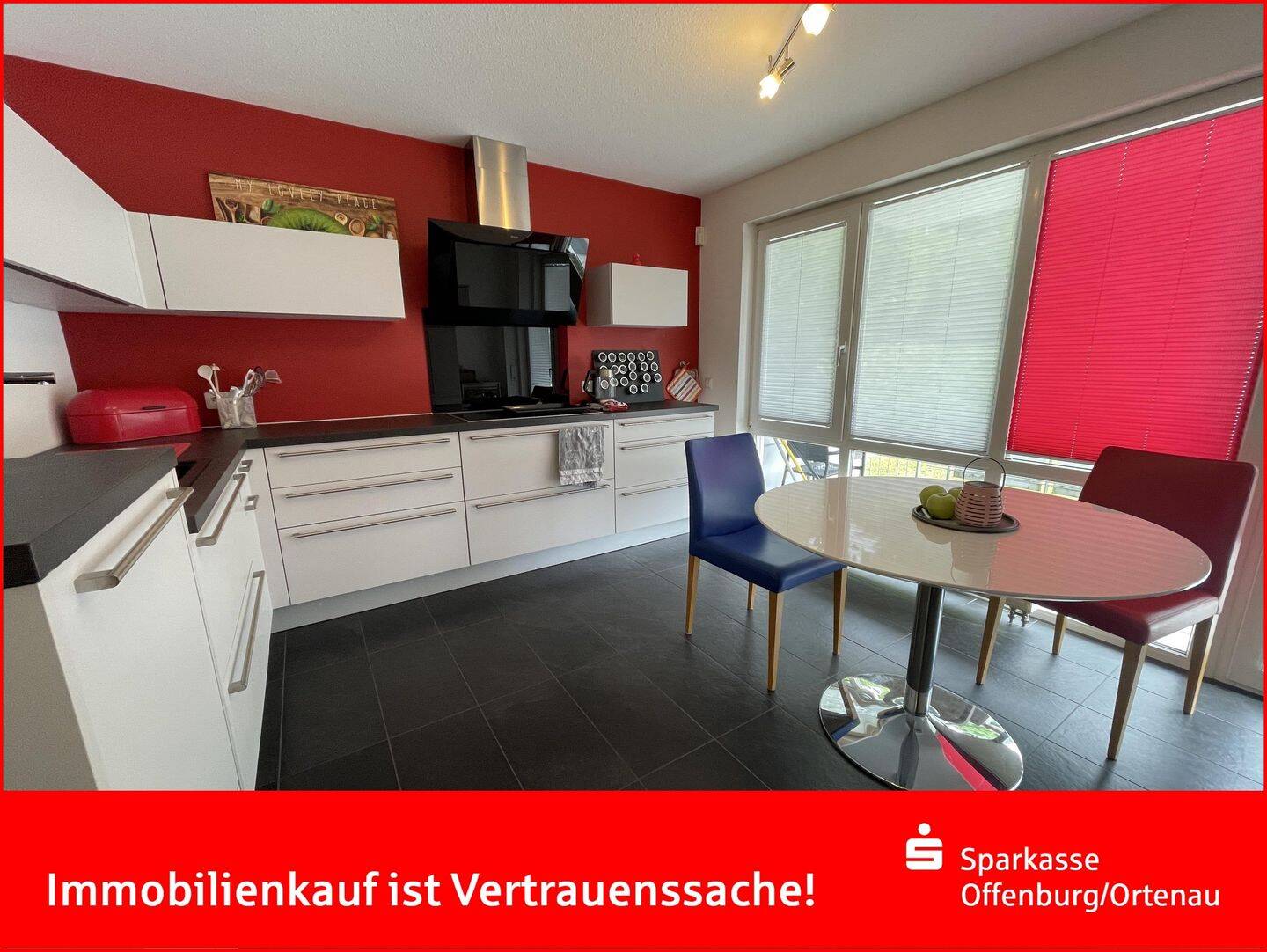 Küche mit Einbauküche