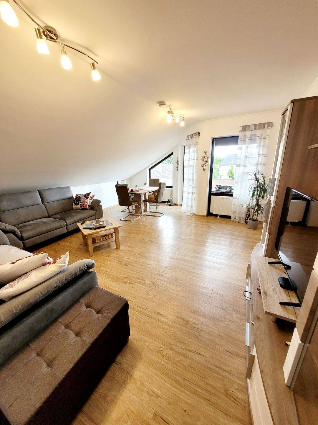 Wohn-Esszimmer.jpg