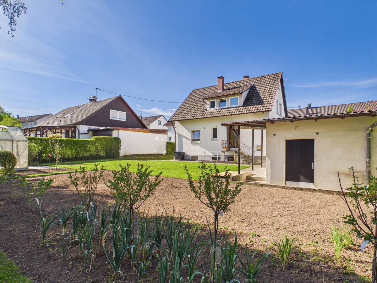 Thumbnail-Einfamilienhaus in ruhiger Lage von Rottweil mit großem Potenzial zur Neugestaltung!
