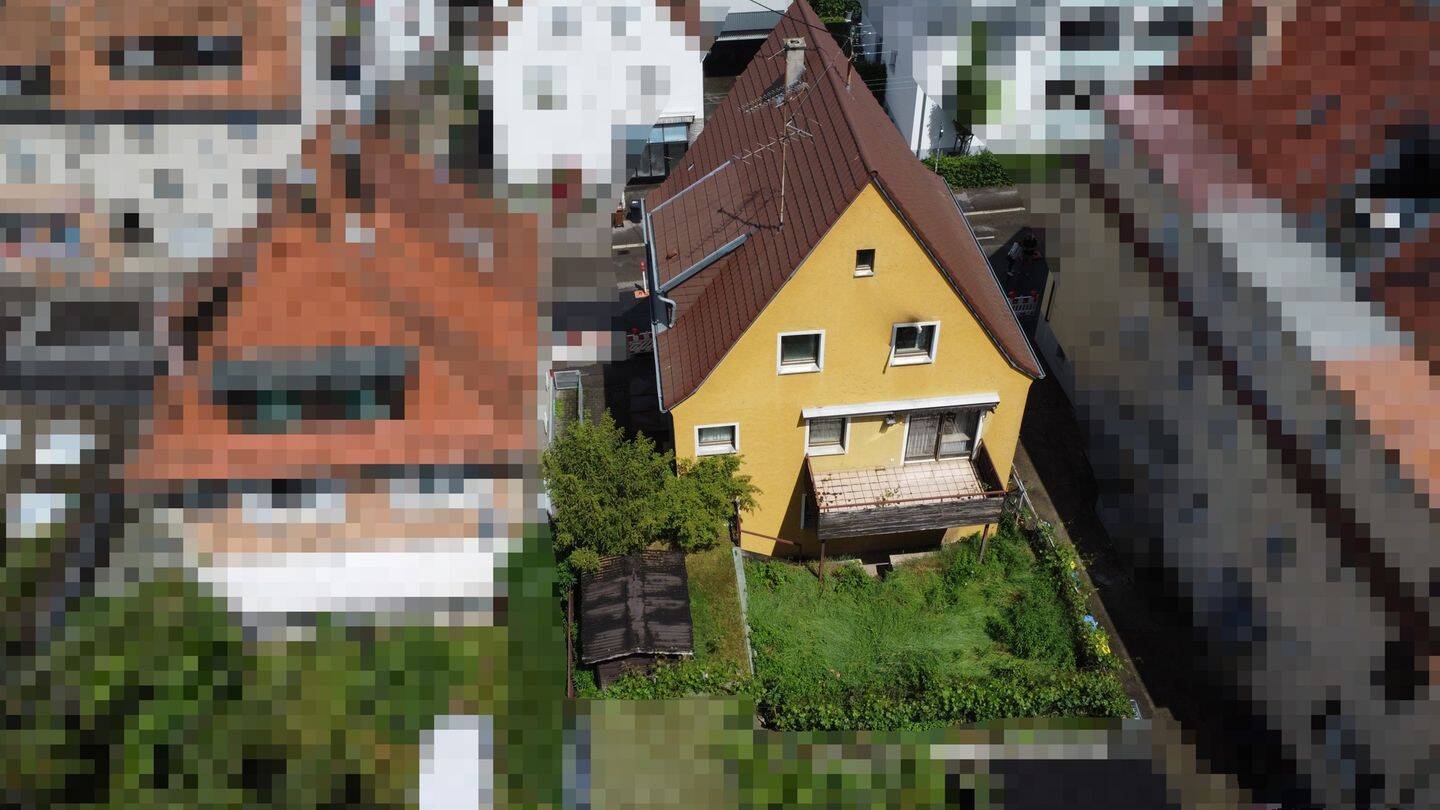 Thumbnail-Freistehendes Wohnhaus mit kleinen Garten und Garage in zentraler Lage