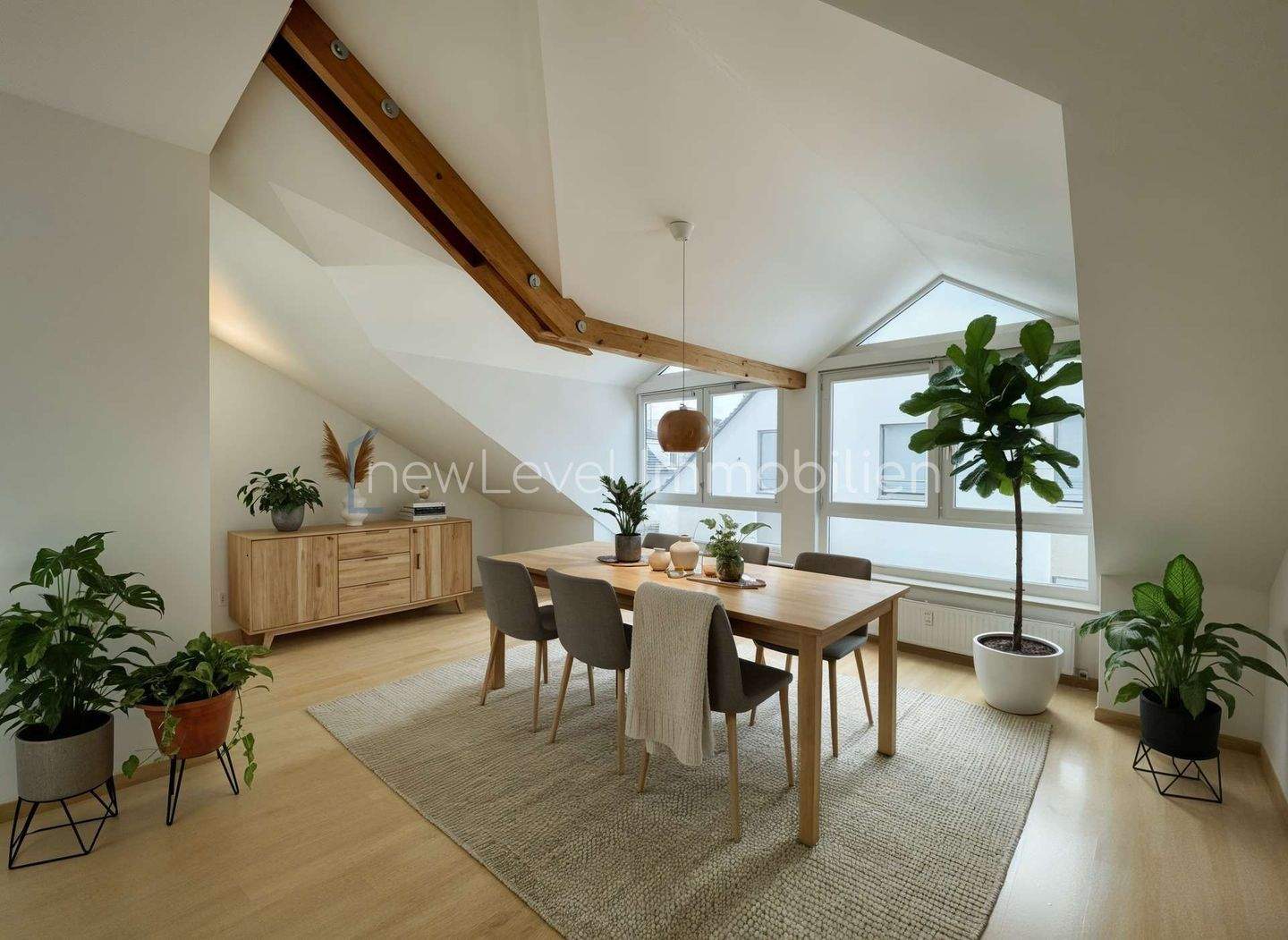 Thumbnail-Helle 3-Zi.-Dachgeschosswohnung im Nordosten von Ingolstadt