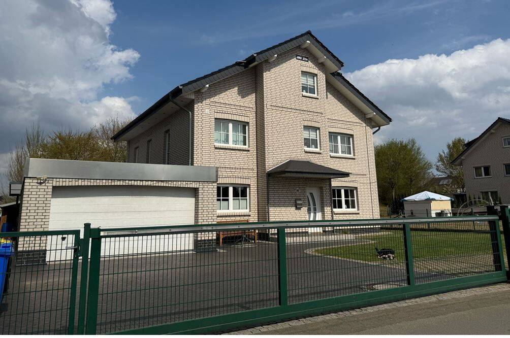 Thumbnail-Traumhaftes 1-2 FH mit Doppelgarage in Steinheim - Ihr neues Zuhause wartet auf Sie!