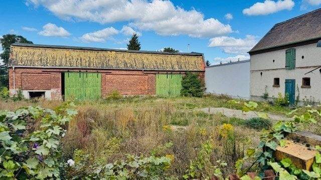 Thumbnail-Grundstück zur Bebauung und zusätzlich eine große Wiese