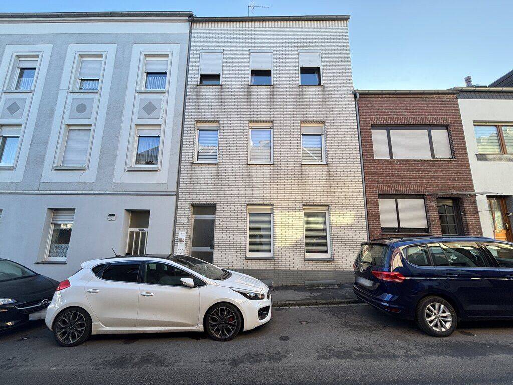 Thumbnail-Vollvermietetes 3-Familienhaus in beliebter Lage von Eschweiler mit deutlichem Entwicklungspotential