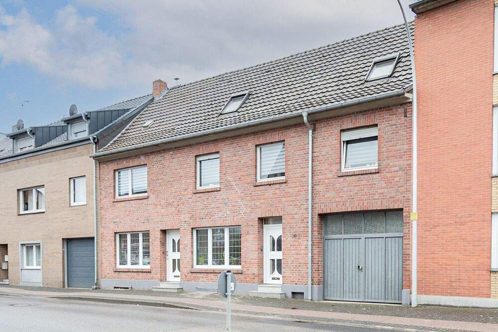 Thumbnail-Zweifamilienhaus mit Potenzial & Platzreserven in Heinsberg-Oberbruch!