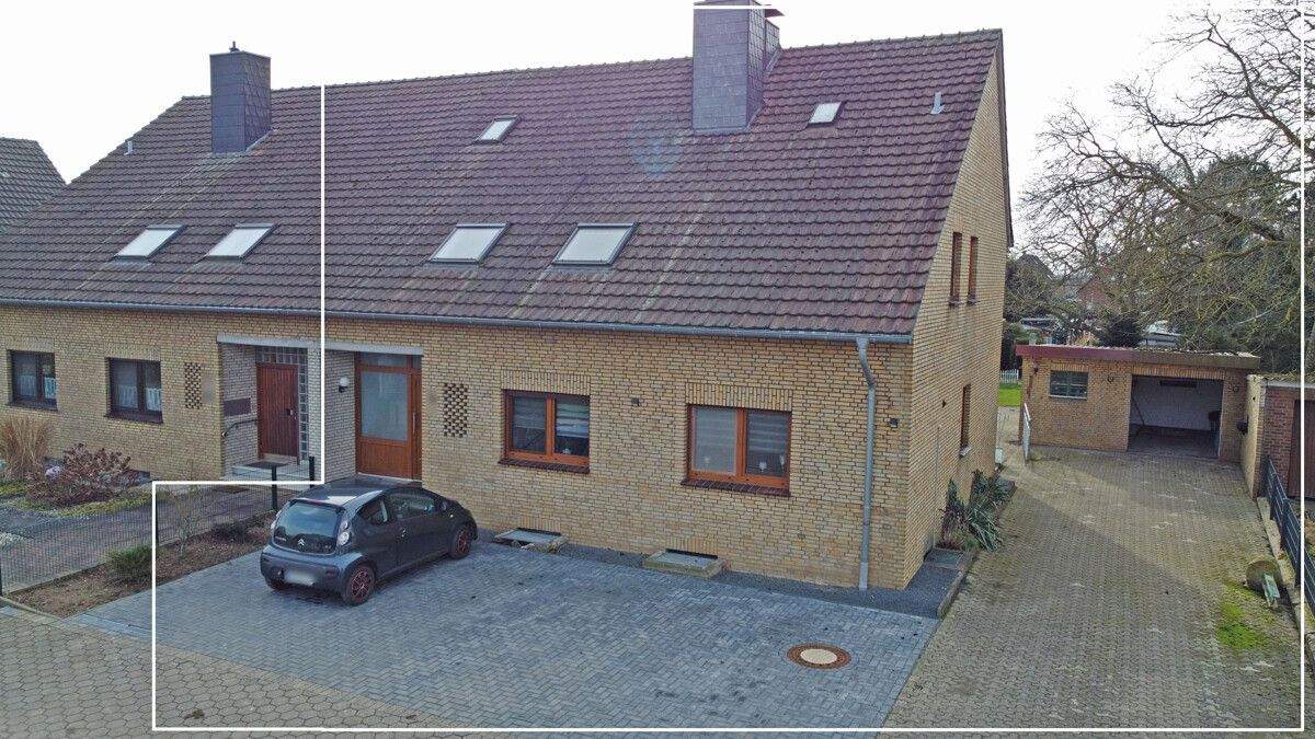 Thumbnail-Gepflegtes Zweifamilienhaus in Voerde-Spellen mit großem Grundstück!