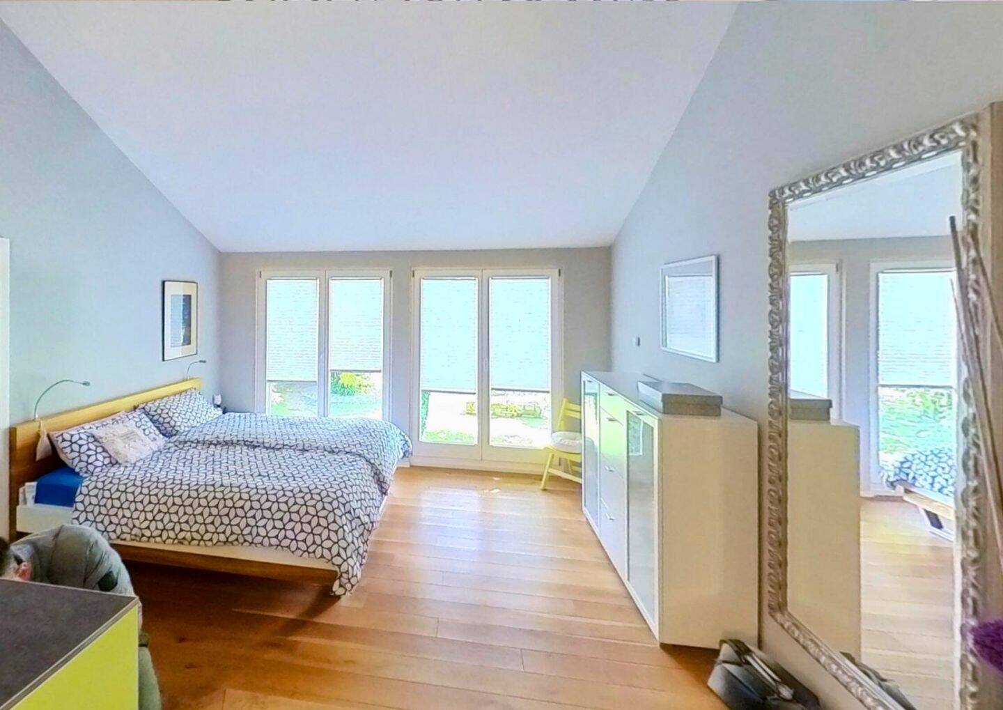 Thumbnail-Mehrfamilienhaus mit Gewerbeeinheit