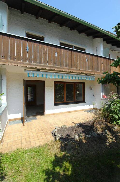 Hausansicht mit Terrasse