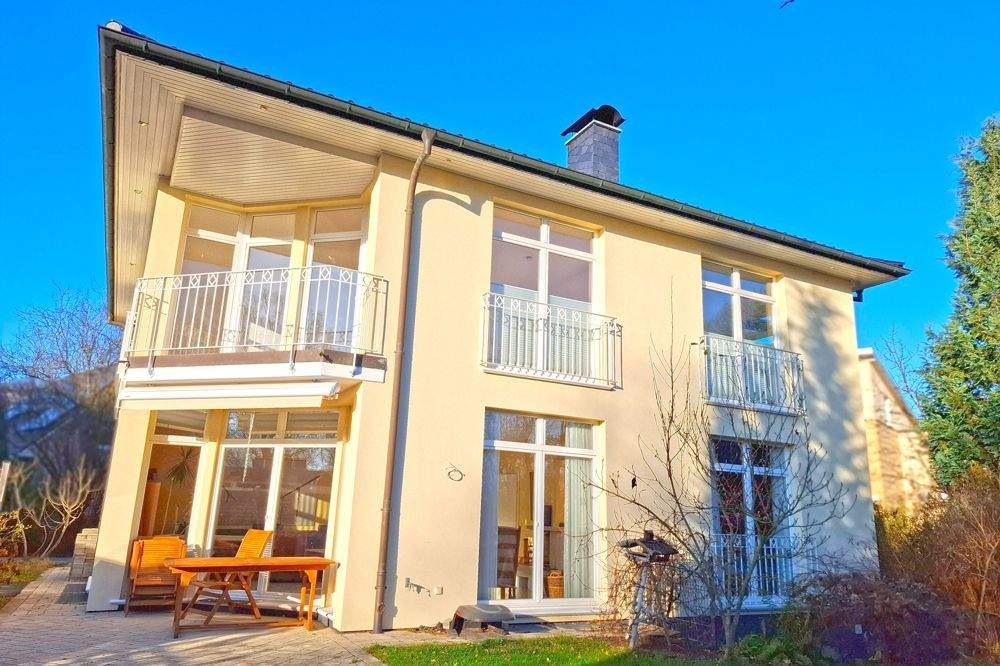 Thumbnail-Alles neu im neuen Jahr! Großzügige Wohnung mit top Ausstattung im Zweifamilienhaus oben