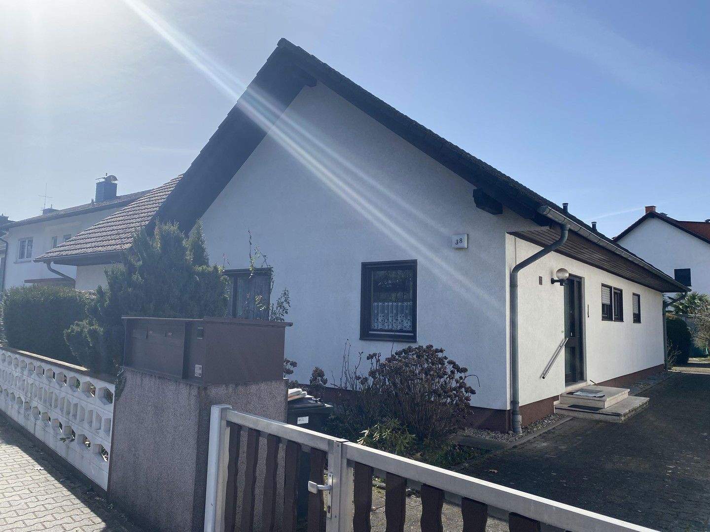 Thumbnail-Freistehendes Einfamilienhaus in guter Lage in Dietzenbach (mit Ausbaupotential)