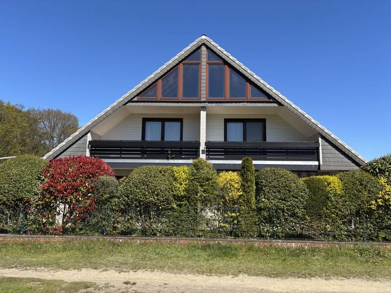 Thumbnail-Zweifamilienhaus mit großem Wintergarten und Vollkeller an der Grenze zu Schwanewede