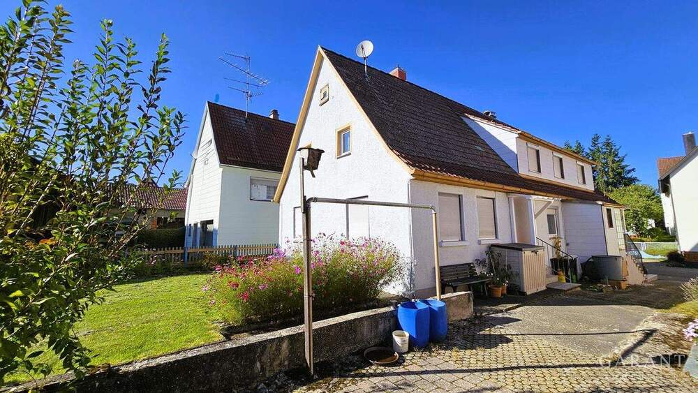 Thumbnail-Einfamilienhaus und geräumige Scheune mit viel Potential