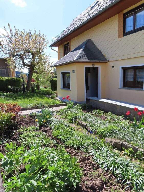 Thumbnail-Kleines, freistehendes Einfamilienhaus mit Garten und Garage nahe Tanna zu verkaufen. Super geeignet auch als Ferienimmobilie!