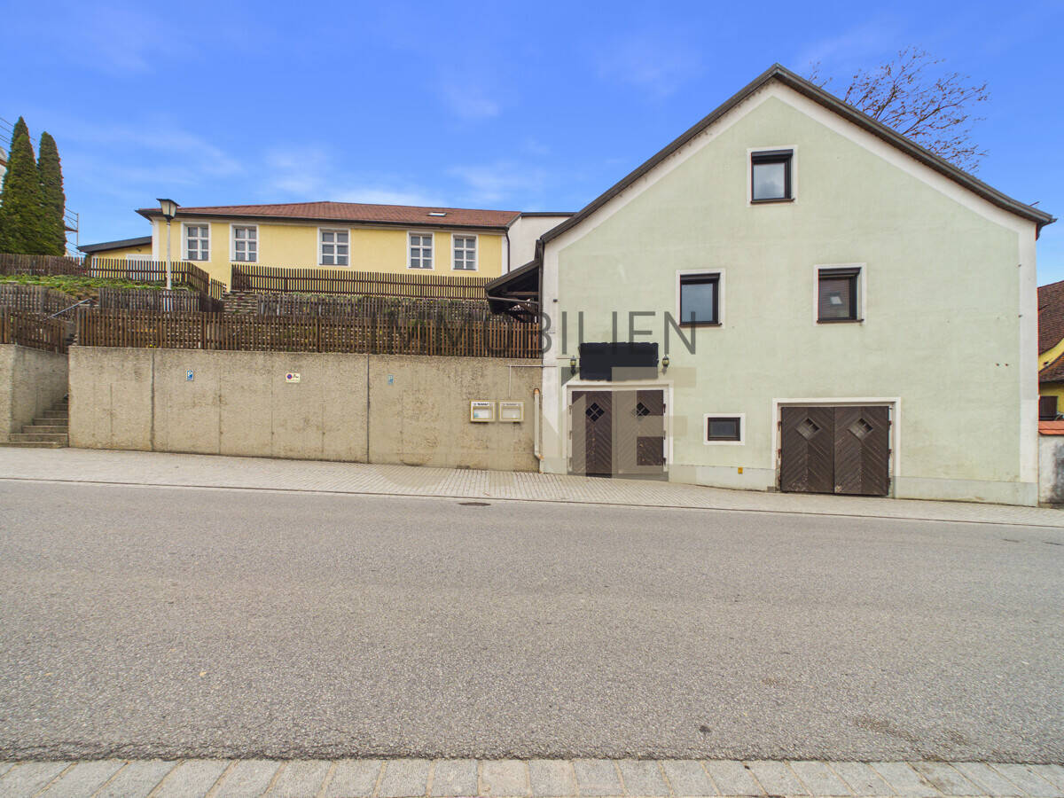 Thumbnail-Sanierungsbedürftiges Wohnhaus mit Gastro Gewerbefläche