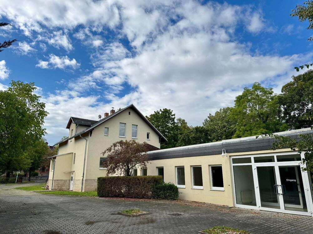 Thumbnail-Großzügiges Anwesen mit vielseitigen Nutzungsmöglichkeiten in Naumburg