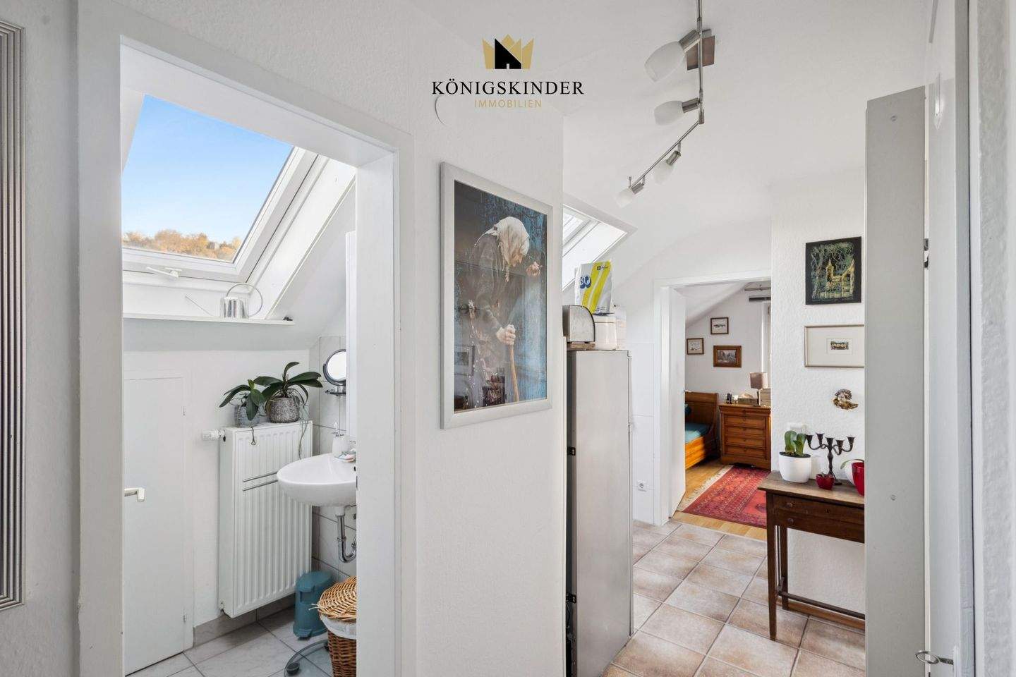 Thumbnail-Sehr helle & attraktive 2,5-Zimmer-Dachwohnung - Wohnen über den Dächern von Stuttgart-Gablenberg!