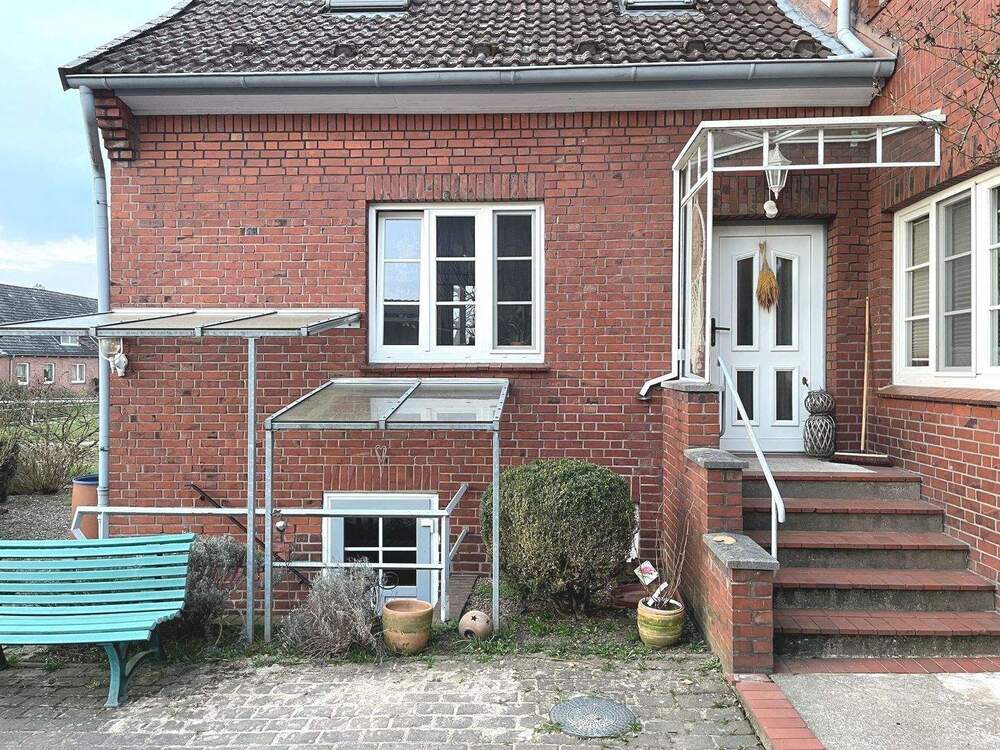 Thumbnail-Vermietung einer 3 Zimmer Wohnung im Gutshaus-Anbau, EG und DG, ca. 82,2 m² Wohn- und Nutzfläche mit West- Balkon in 21129 Hamburg-Francop