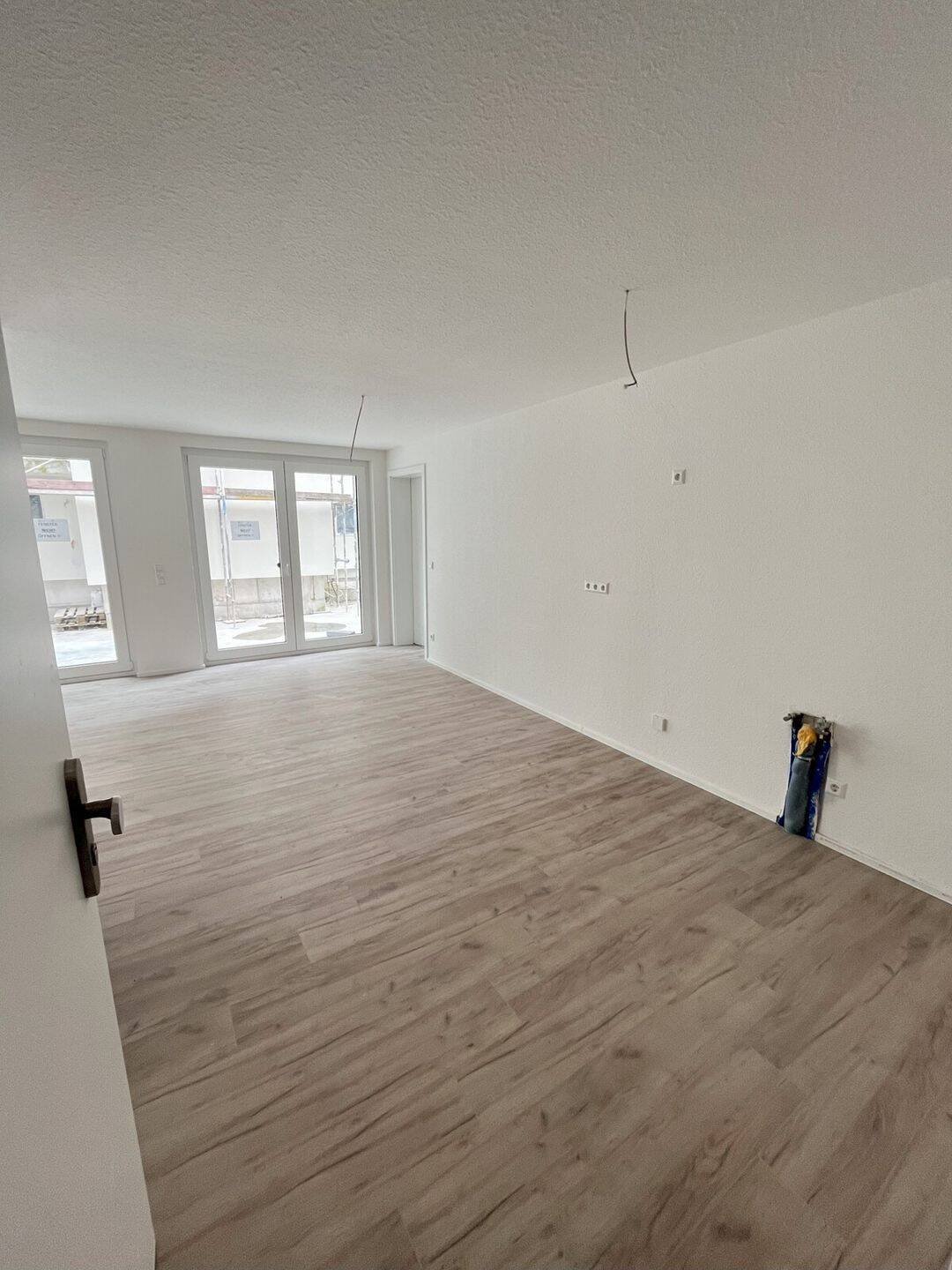 Eingang und Küche (wird eingebaut)