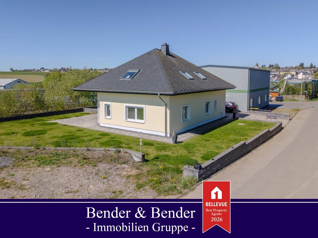 Thumbnail-Neuwertiger Walmdachbungalow mit ELW (vermietet) & sep. Gewerbehalle!