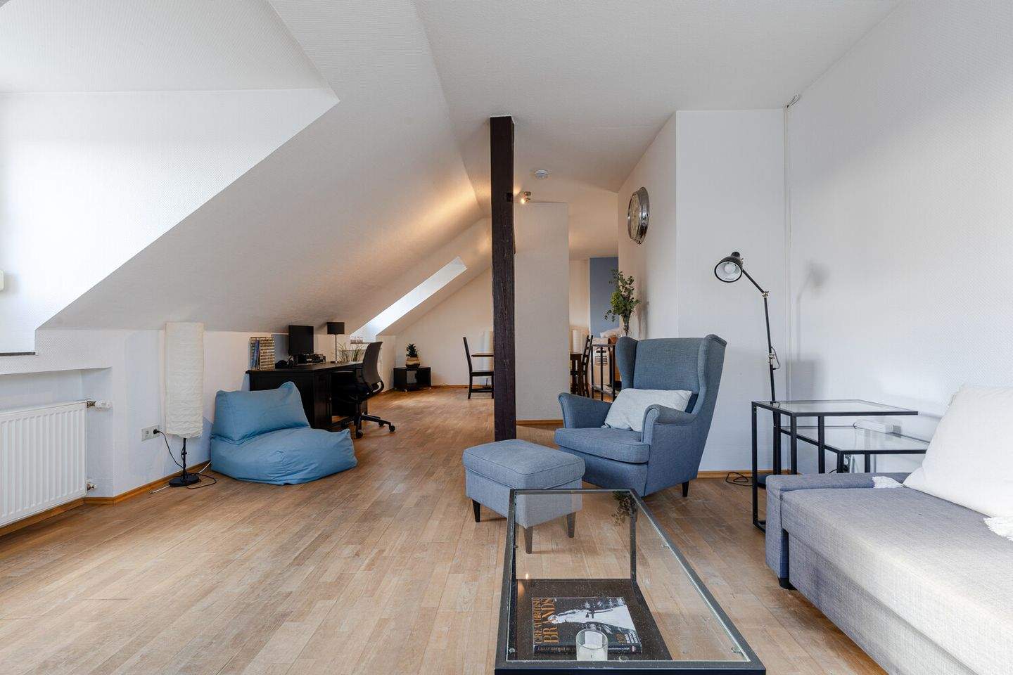 Thumbnail-Lichtdurchflutete Drei-Zimmer-Wohnung mit Aufzug und Stellplatz direkt am Schweizer Platz