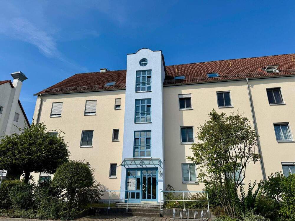 Thumbnail-Moderne 3-Zimmer-Wohnung mit Tiefgaragenstellplatz, Balkon und Einbauküche