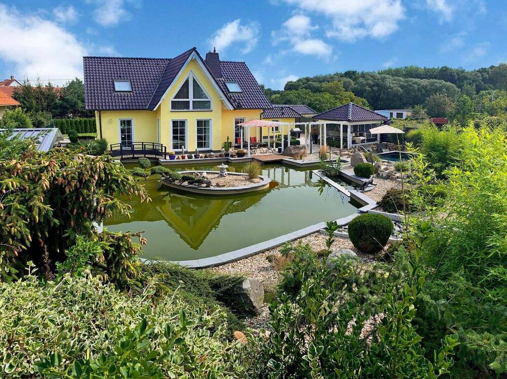 Thumbnail-Traumhaus in Löbnitz: Exklusives Architektenhaus mit Gartenparadies, Pool, Pavillon und Nebengebäude