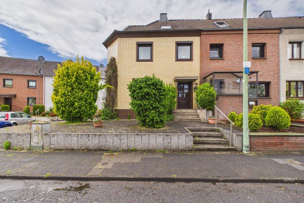 Thumbnail-Platzwunder auf 133 m² Wohnfläche: Reihenendhaus mit 7 Zimmern, Wintergarten und Garage