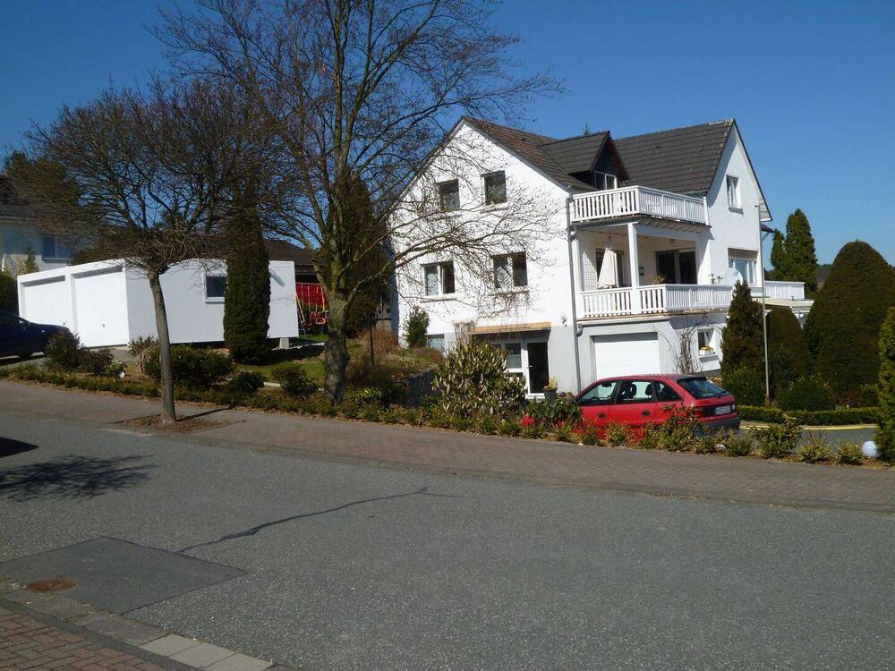 Eichkopfweg 6 Haus+Garagen P1030003.JPG
