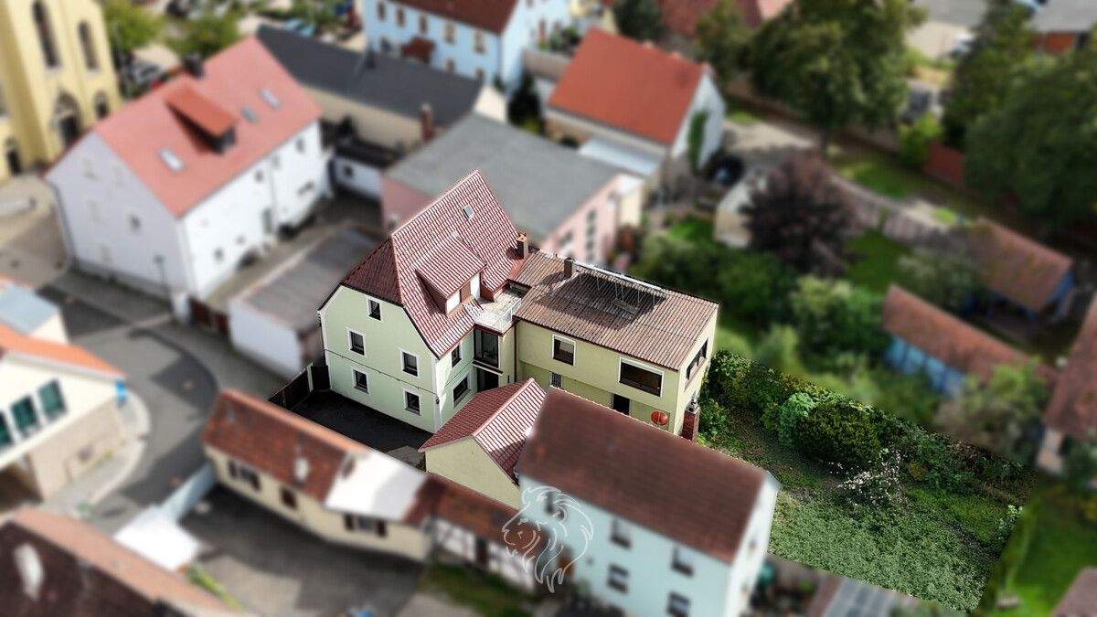 Thumbnail-Charmantes Einfamilienhaus im Herzen von Rottendorf mit Innenhof, Garage & Garten