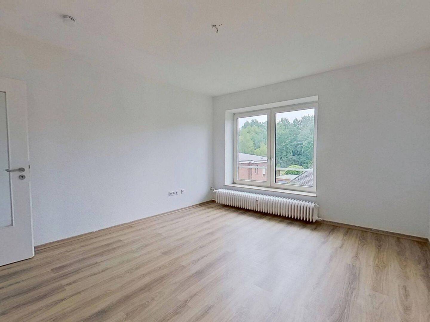 Thumbnail-Erstbezug nach Sanierung: Helle 3-Zimmer-Wohnung mit EBK und WANNENBAD