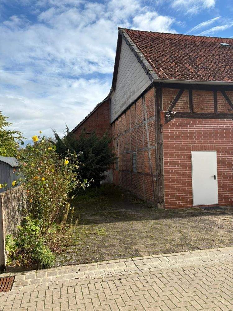 Thumbnail-Sanierungsbedürftiges Einfamilienhaus mit Scheune