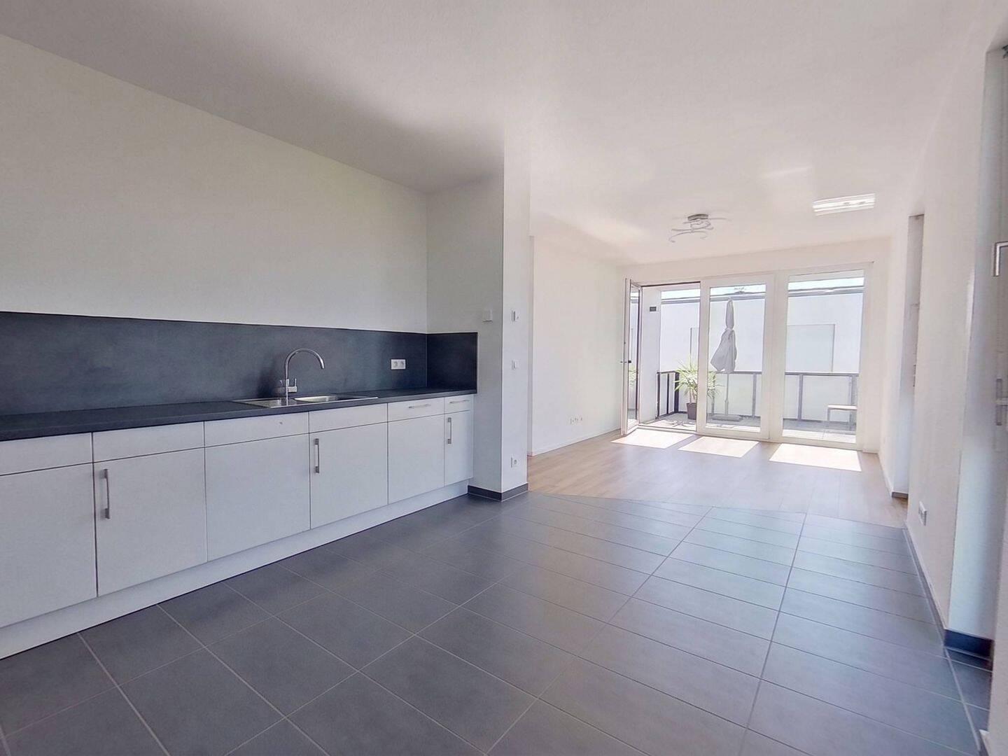 Thumbnail-** Modernes Wohnen in Leipzig: Großzügige 3-Zimmer-Wohnung mit BALKON und TIEFGARAGENSTELLPLATZ in Gohlis-Nord **