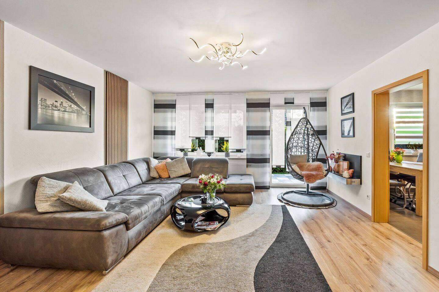 Thumbnail-#KOMINOS IMMOBILIEN# Erdgeschosswohnung mit 4 Zimmern,Terrasse und Gartenanteil