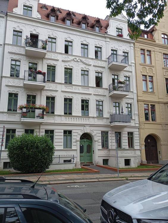 Thumbnail-Mehrfamilienhaus, saniert, mit Fahrstuhl und Balkonen vollvermietet in der schönen Südstadt!