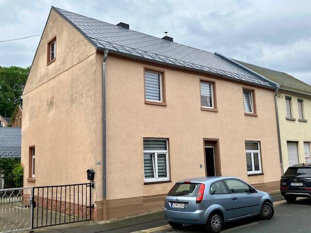 Thumbnail-Ein-Zweifamilienhaus mit Werkstatt!