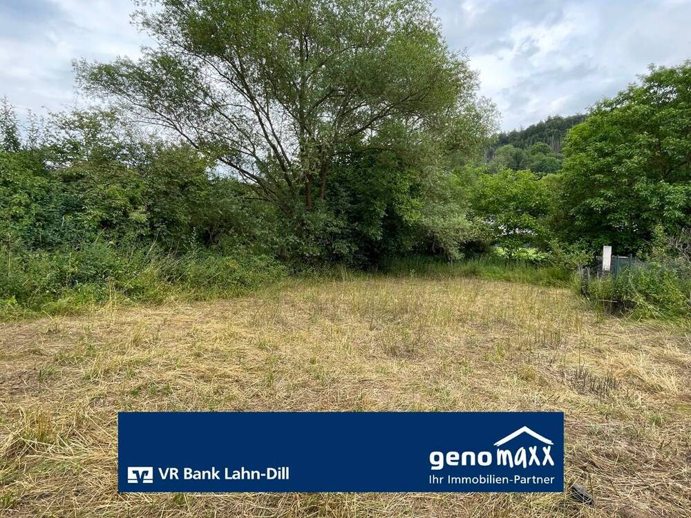 Thumbnail-Wolzhausen: Sonniges Grundstück mit aufstehendem Carport