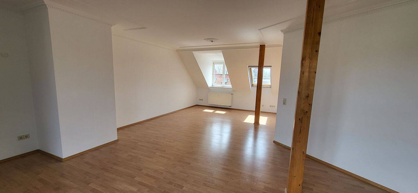 Thumbnail-***Großzügige 3-Raum-Dachgeschosswohnung mit Dachterrasse und Einbauküche in Leipzig***