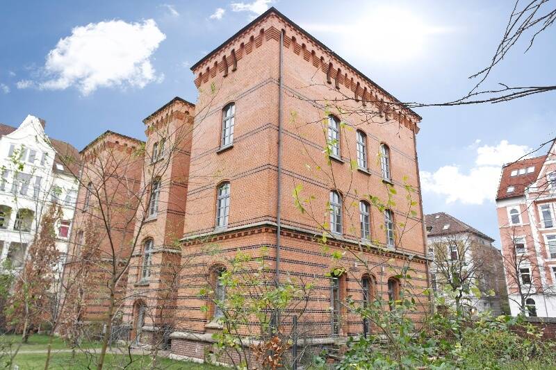 Thumbnail-Büroetage im Hochparterre eines denkmalgeschützten Bürogebäudes mit zwei Pkw-Einstellplätzen